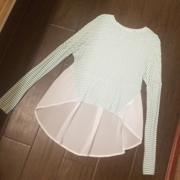 ❤SEXY Aqua and White top/sheer chiffon like detail - Picture 6 of 8